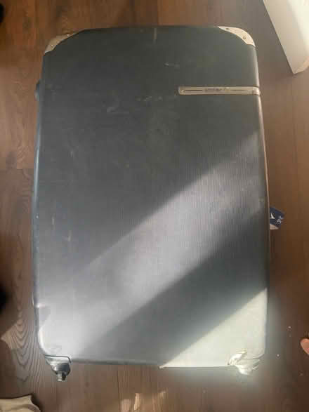 Photo of free luggage (Sutton SM2) #1