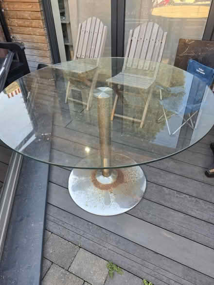 Photo of free Glass table (Bexleyheath DA7) #1