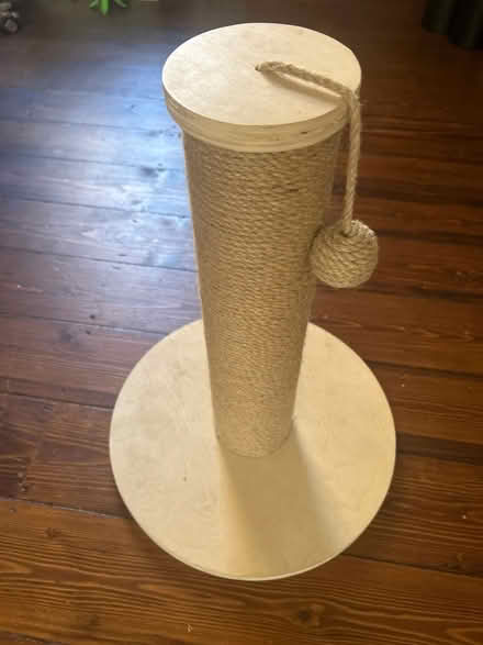 Photo of free Cat scratching post, new condition (Hither Green SE13) #1
