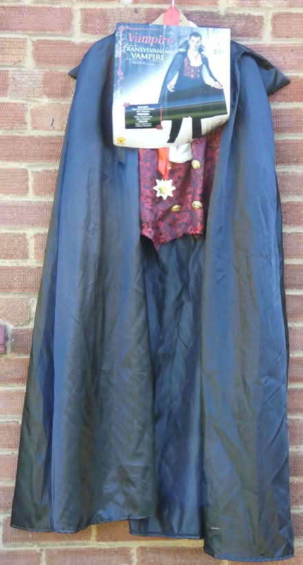 Photo of free Halloween vampire costume (Top Amersham HP6) #1