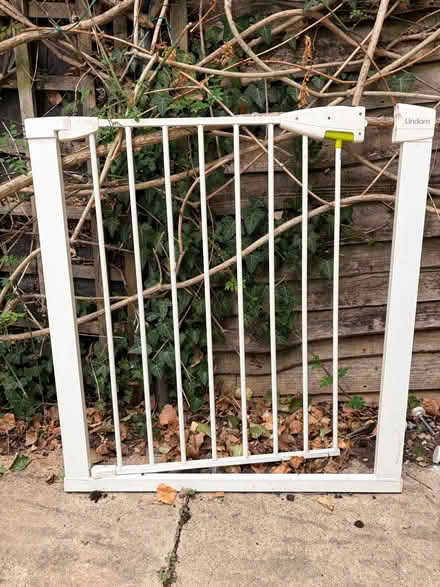 Photo of free Lindamn - Baby safety gate (Friern Village N11) #1
