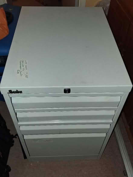 Photo of free Metal filing cabinet (Sandilands CR0) #1