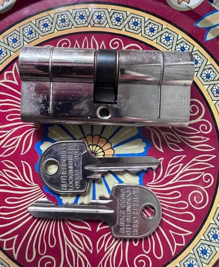Photo of free Yale style Lock and keys (Gleneagles area, Wboro NN8) #1