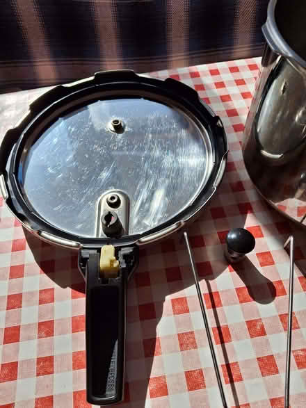 Photo of free Pressure Cooker (The Highlands TN39) #4