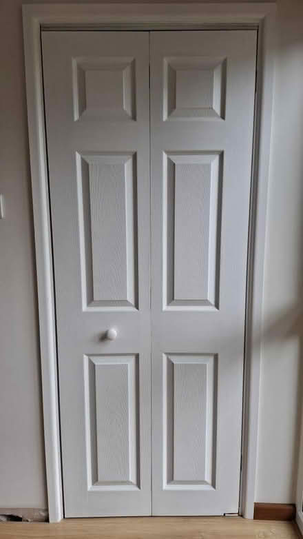 Photo of free 6-panel, wood grain textured, white, Bi-Fold Internal Door (Dursley GL11) #2
