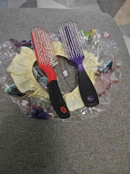 Photo of free New Shower cap and two detangling non slip brush (Deptford SE8) #1