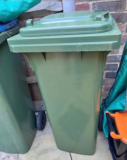 Photo of Wheelie bin (Canning Town e16) #1