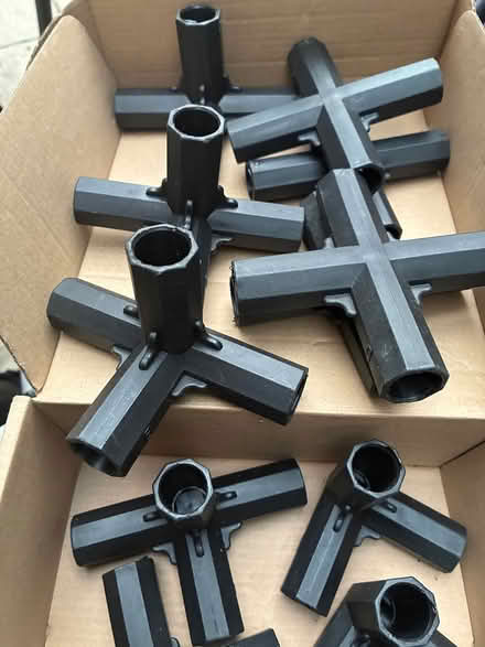Photo of free 16 pcs 16mm plastic frame joints (Billericay) #3