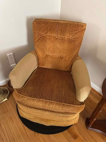 Photo of free Yellow vintage chair (Near fort st) #1