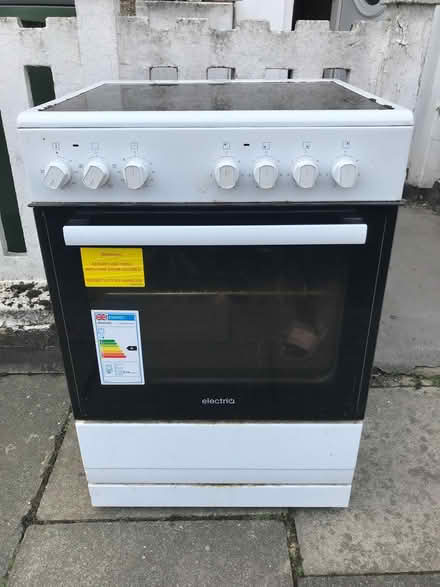 Photo of free Electric Cooker - White (SE18) #1