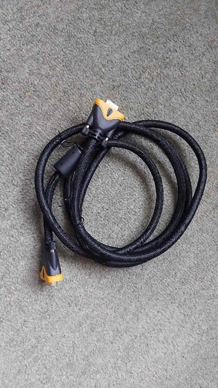 Photo of free RCA / composite and VGA(?) cables (Hall End MK45) #2