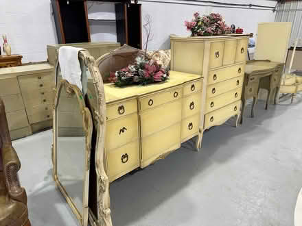 Photo of free Bedroom Set Antique (near Cardi's Furniture) #1