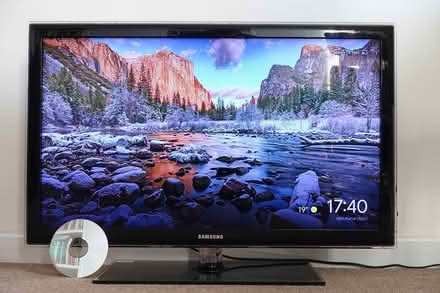 Photo of free 32" Samsung LCD TV (Streatham Hill SW16) #1