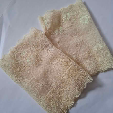 Photo of free pair of fingerless gloves (Emmbrook RG41) #1