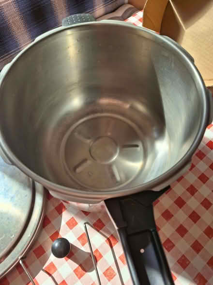 Photo of free Pressure Cooker (The Highlands TN39) #3