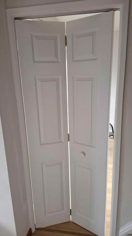 Photo of free 6-panel, wood grain textured, white, Bi-Fold Internal Door (Dursley GL11) #3