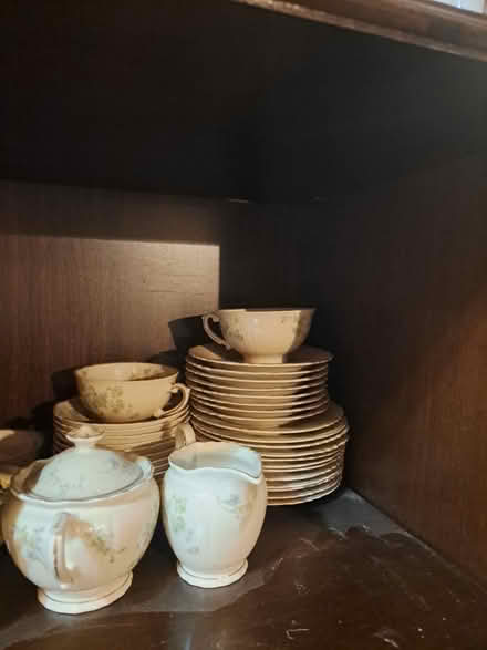 Photo of free China set (Near NoVa campus) #1