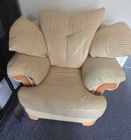 Photo of free Leather 3 piece suite (Leighton Buzzard LU7) #3