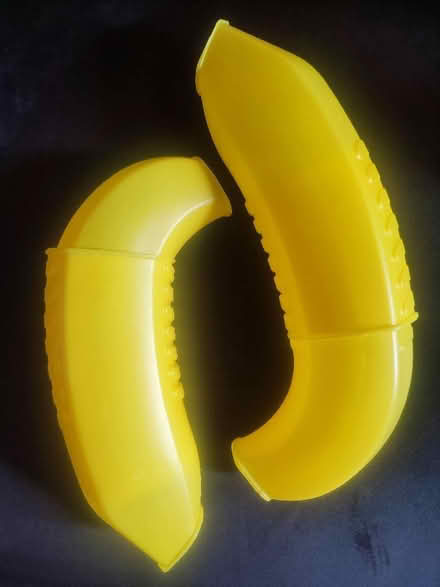 Photo of free 2 plastic travel starage for bananas (Highfield HP2) #1
