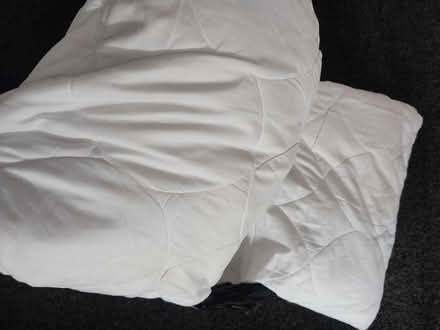 Photo of free 2 Pillows (Highfield HP2) #1