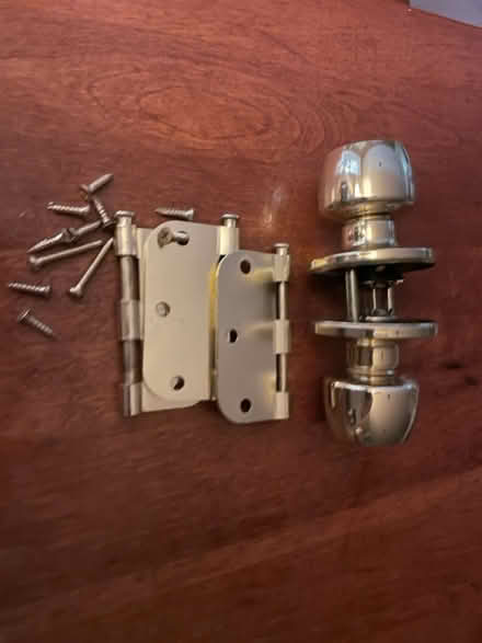 Photo of free Door Knob and Hinges set (Bethesda- River Rd & Wilson Ln) #1
