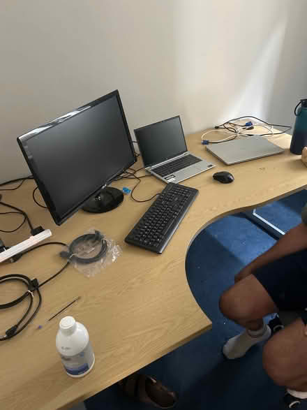 Photo of free Large Desk (Streatham SW16) #1