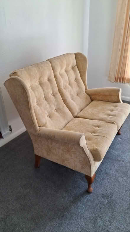 Photo of free Small settee (Trumpington CB2) #1
