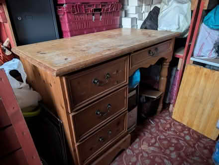 Photo of free Pine desk (Tottenham n17 N17) #1
