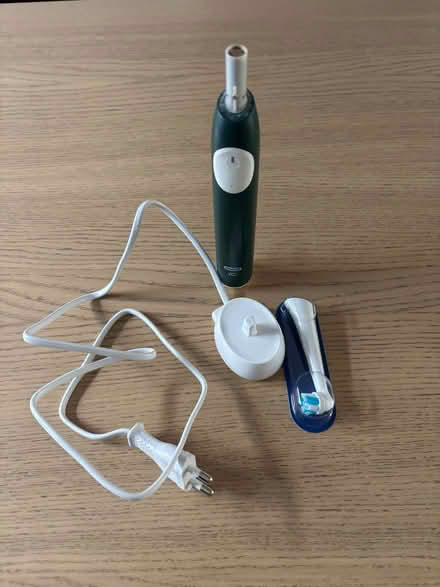 Photo of free Oral B iO electric toothbrush (Halfway G72) #2