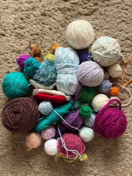 Photo of free Assorted small amounts of yarn (Sanderstead CR2) #1