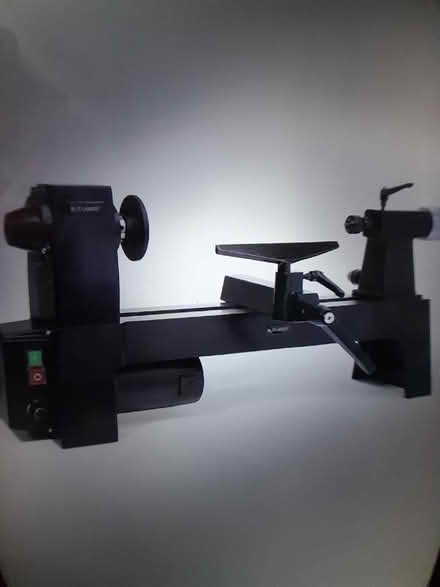 Photo of A small woodworking lathe and woodwork tools (Kirkconnel DG4) #1
