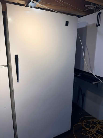 Photo of free Upright Freezer & Fridge (Streetsville) #4
