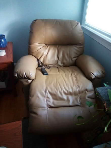 Photo of free recliner lift chair needs repair (Reisterstown, MD 21136) #1