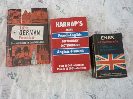 Photo of free German Phrasebook, French & Icelandic Dictionaries (Rhydycroesau SY10) #1