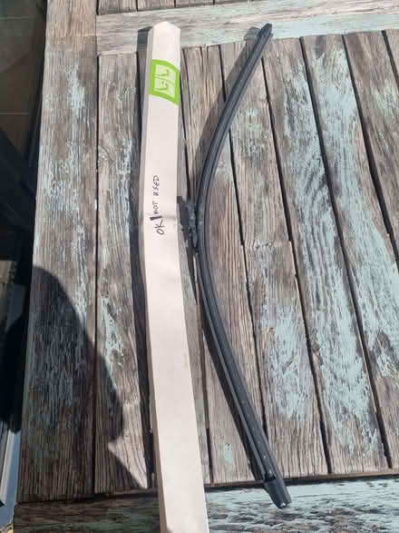Photo of free Ford SMax passgr windscreen wiper blade - integrated washer (Northchurch HP4) #2