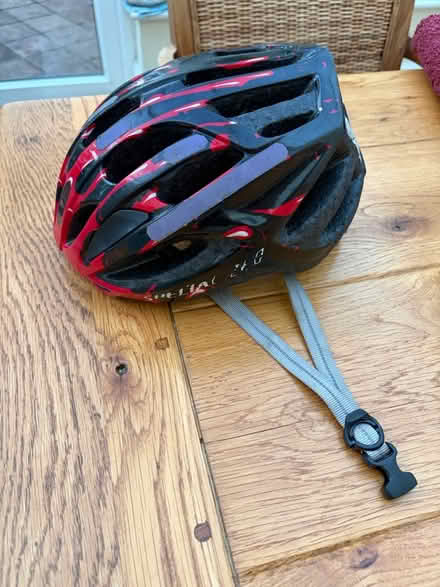 Photo of free Kids bike helmet - undamaged (Southfields SW18) #1