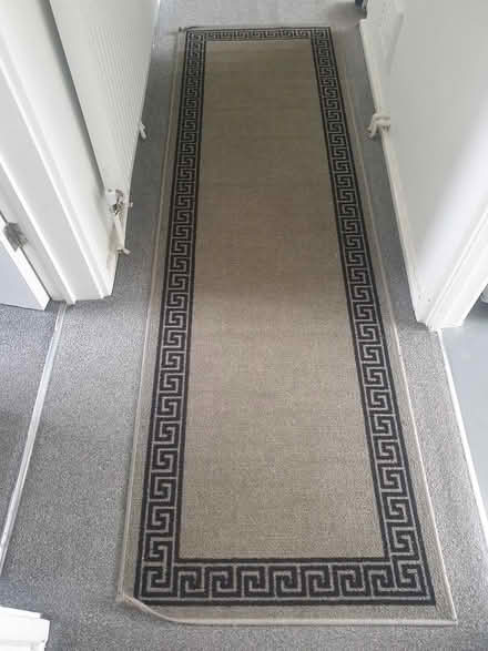 Photo of free Centre rug (Aldersbrook E11) #1