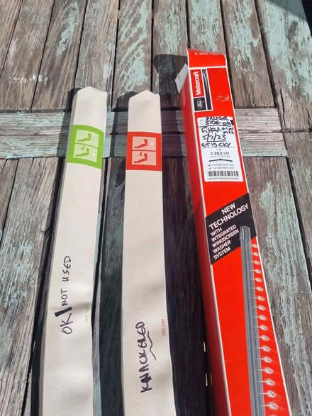 Photo of free Ford SMax passgr windscreen wiper blade - integrated washer (Northchurch HP4) #1