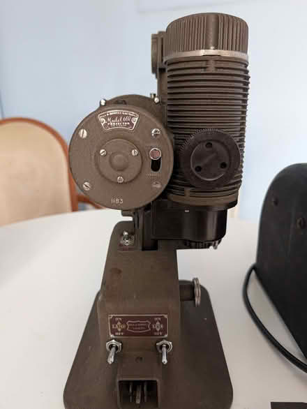 Photo of free Vintage 16mm silent cine projector (Old Road OX3) #2
