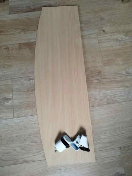 Photo of free Shelf with fixings (Bobblestock HR4) #1