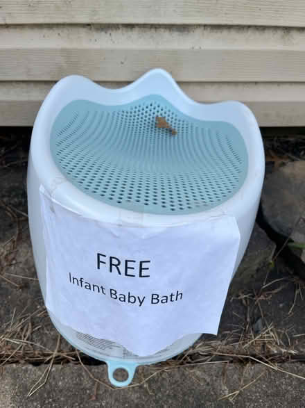 Photo of free Diaper Geni and infant baby bath (Lansdale) #4