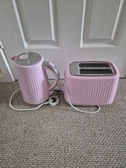 Photo of free Pink toaster and kettle (Drayton PO6) #1