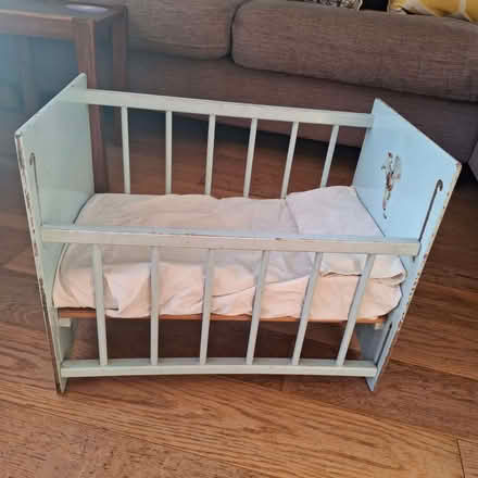 Photo of free Vintage doll's cot (Dacre CA11) #3