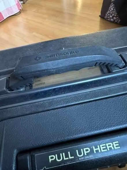 Photo of free Samsonite Carry on suitcase (Oxshott KT22) #4