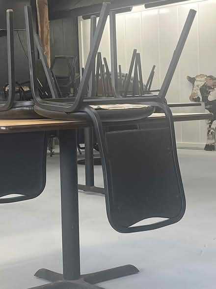 Photo of Black chairs like this (Tn) #1