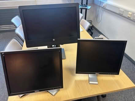 Photo of free 3 screens (OX11SA) #1
