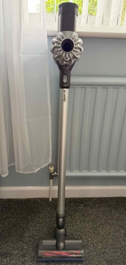 Photo of free Dyson v6 hoover (Diss IP22) #1