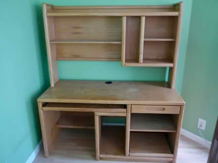 Photo of free Desk/Hutch (Mary Manor Sunnyvale) #2