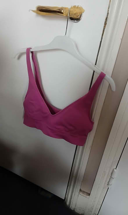 Photo of free padded sports crop top - ladies medium size 10 (Lewisham SE13) #2