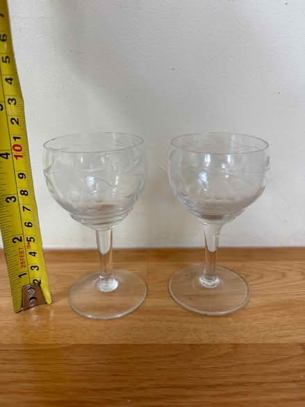 Photo of free 2 small glasses 10cm tall (B437la) #1